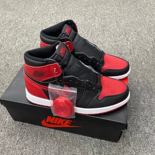 【ซัพพลายเออร์】Unisex Air Jordan 1 Retro "Banded" High Top Black Red No AJ1 รองเท้าผ้าใบลําลอง สําหรับผู้ชาย ผู้หญิง เหมาะกับการเล่นบาสเก็ตบอล ไซซ์ 35-46