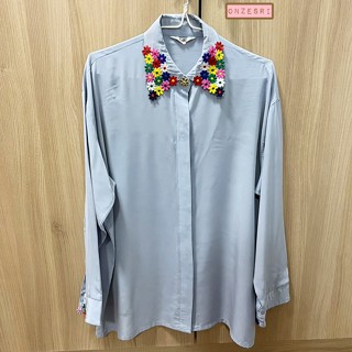 เสื้อเชิ้ตวินเทจแขนยาวสีฟ้า ปกกับแขนแต่งดอกไม้ กระดุมสวย * มีตำหนิ