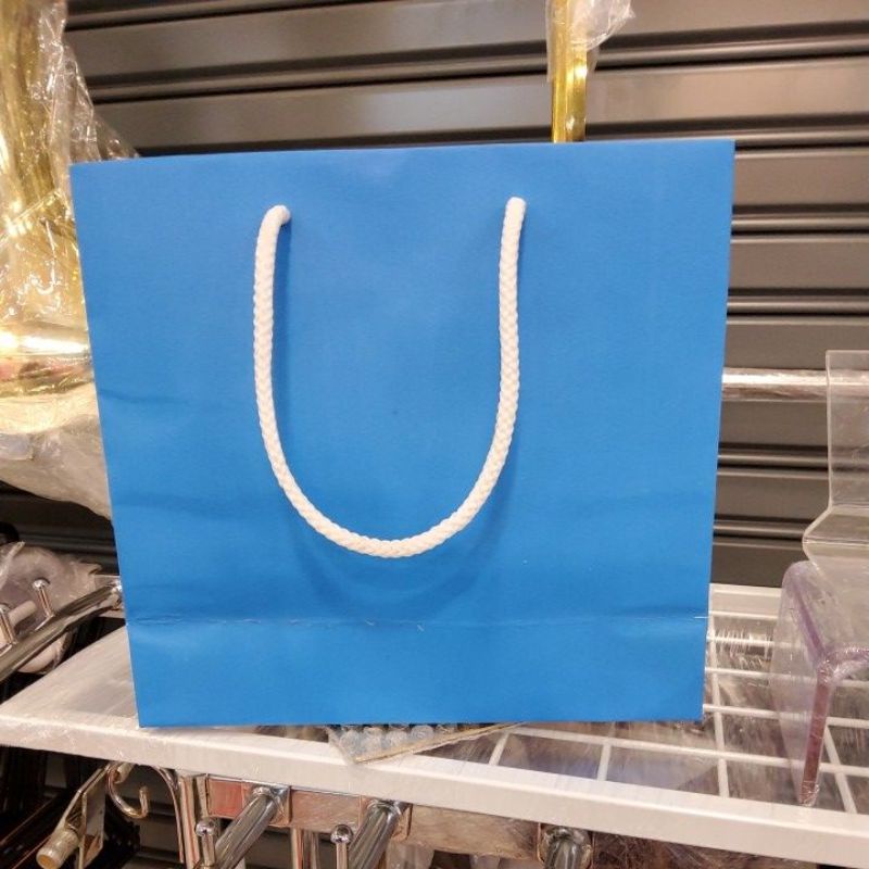 ถุงกระดาษสีพี้นขนาด8"×8"ก้นพัพข้าง3"แพ็คละ50ใบ
