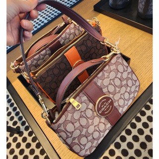 พร้อมส่ง แท้ 🇺🇸💯% New Coach LONNIE BAGUETTE IN SIGNATURE JACQUARD (COACH C8306) GOLD/WINE