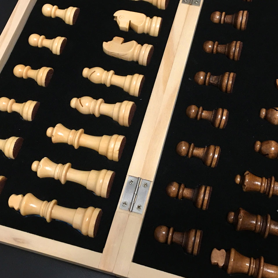 4 Queens Magnetic Chess Wooden Chess Set International Chess Game Wooden Chess Pieces Foldable Wooden Chessboard Gift To