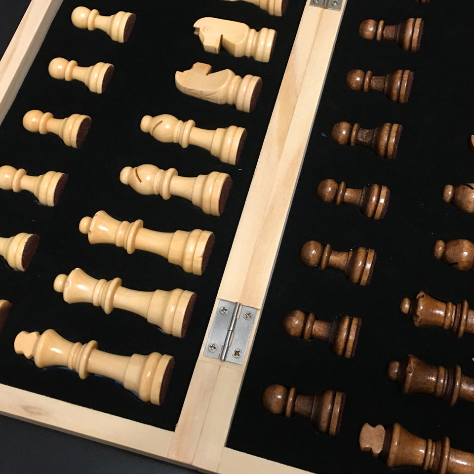 4 Queens Magnetic Chess Wooden Chess Set International Chess Game Wooden Chess Pieces Foldable Woode