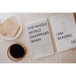 ปกผ้าลาย THE WHOLE WORLD DISAPPEARS WHEN I AM READING.