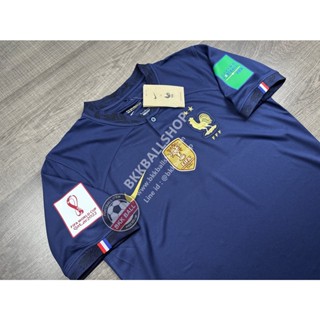 เสื้อฟุตบอล ทีมชาติ France Home ฝรั่งเศส เหย้า พร้อมอาร์มฟุตบอลโลก ปี 2022