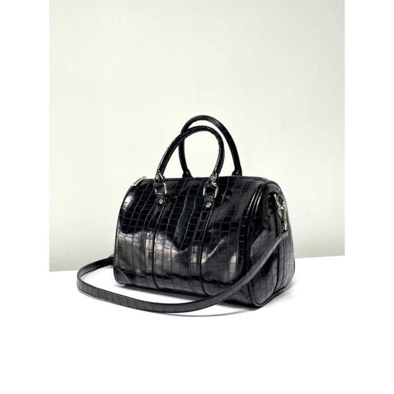 มือสอง AWARIN กระเป๋าสะพาย ทรงคลาสสิค Vincent Size L (Black)