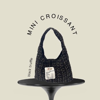 Wyllabrand กระเป๋าผ้า Mini Croissant Black Truffle