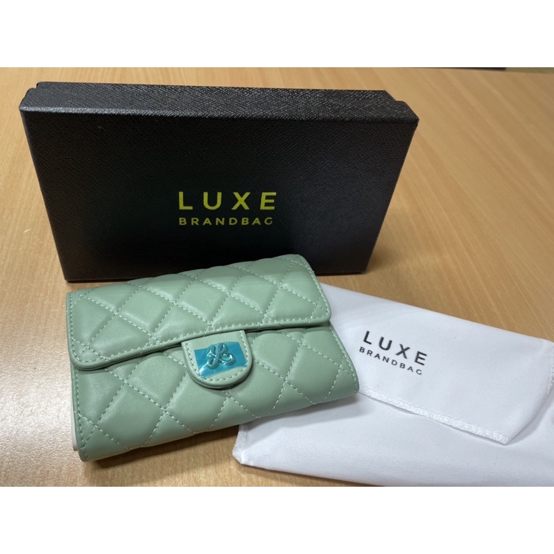 (NEW) กระเป๋าสตางค์ใบกลาง LUXE BRANDBAG หนังแกะ สีเขียวมิ้น