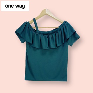 เสื้อ One way ผ้ายืดสเปนเดคอย่างดี  เสื้อทรงสวยน่ารักมาก บ่าเดี่ยว สีสวย แต่งระบาย ผ้าดีทิ้งตัวสวย ตัดเย็บละเอียด