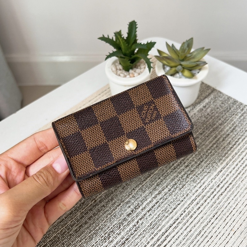 LV Key pouch มือสองของแท้💯ค่ะ (รบกวนทั่กแชทก่อนสั่งค่ะ)