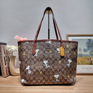 COACH x PEANUTS CITY TOTE IN SIGNATURE CANVAS WITH SNOOPY WOODSTOCK PRINT