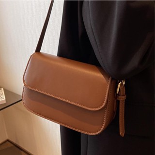 8021 กระเป๋าสะพายข้างผู้หญิง New Collection พร้อมส่ง สะพายไหล่ได้ใส่กระเป๋าตังค์ไปกลางได้ ทรงแฟชั่นเกาหลีสุดฮอด