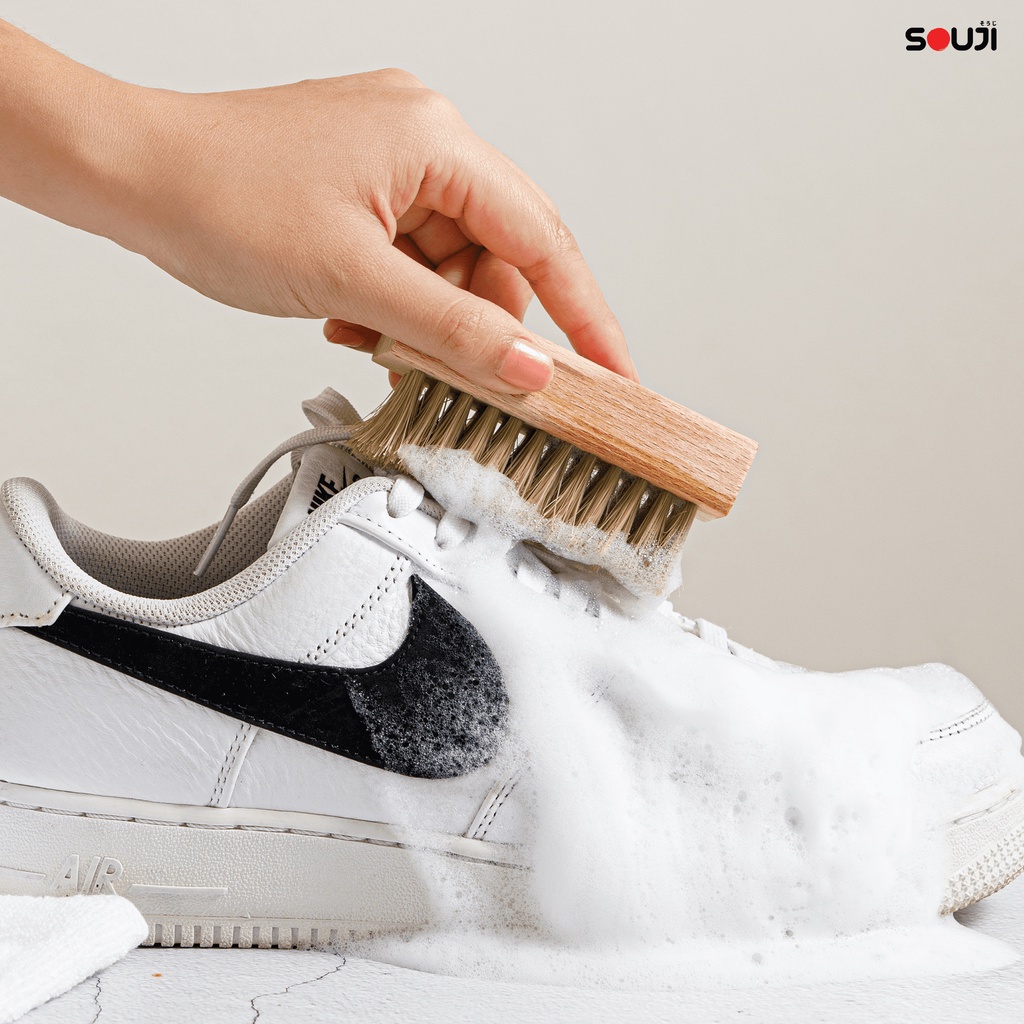✨SOUJI SOFT BRUSH✨แปรงขัดรองเท้า ขนนุ่ม ด้ามจับไม้ สไตล์ Minimal ไม่ทำลายพื้นผิว เหมาะสำหรับ UPPER