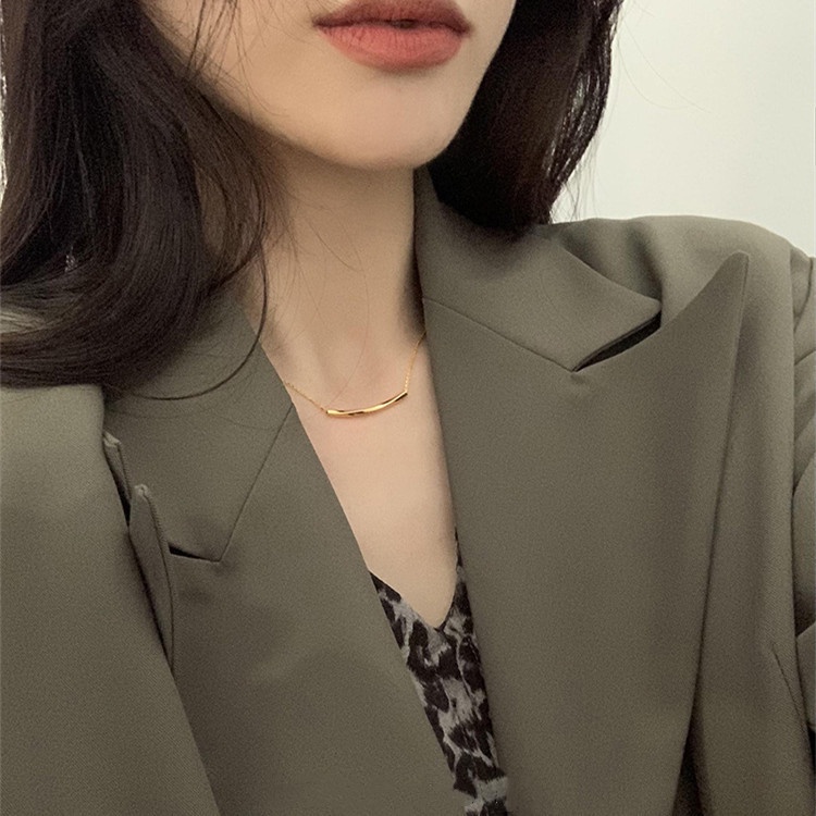 Roselife เกาหลีทองบิดแนวนอนติดบาร์จี้สร้อยคอสําหรับผู้หญิงสาวที่เรียบง่ายงอหนึ่งคําเสน่ห์สร้อยคอสั้นเครื่องประดับแฟชั่น