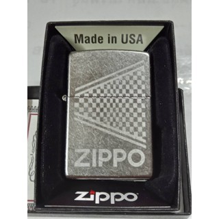 ZIPPO  48492  ZIPPO DESIGN  STREET CHROME  สีเงินผิวโครเมี่ยมลายแบบเลเซอร์  ของใหม่ไม่ผ่านการใช้งาน  มาพร้อมกล่อง  รับปร