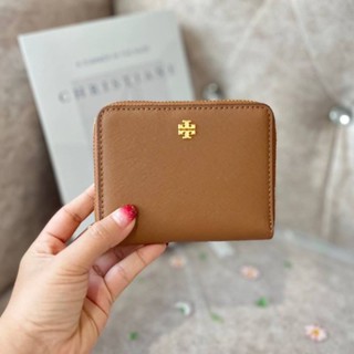 กระเป๋าสตางค์ใบสั้น มีซิปรอบ 
สีน้ำตาล สวยงามมากกก 

Tory Burch | Saffiano Plain Folding Wallets