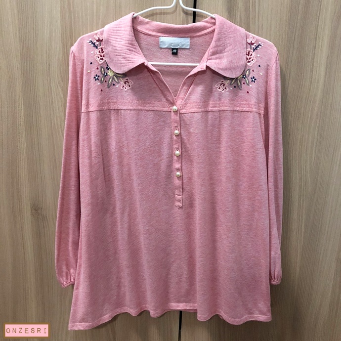 เสื้อคอปก CPS ไซส์ M สีแดง ผ้านิ่ม * มีตำหนิกระดุมปลายแขนหายไป 1 ข้าง