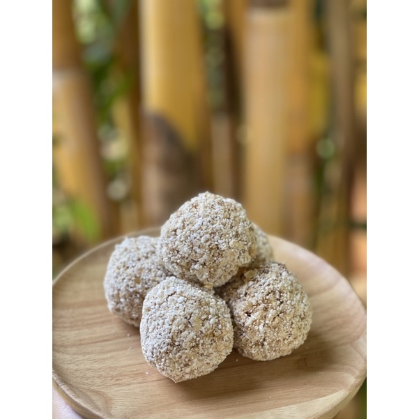 ขนมข้าวตอกโบราณ (ขนมลูกระเบิด) หอมกลิ่นนมแมว