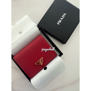 Prada Wallet ของแท้ สีแดงยังไม่เคยใช้ค่ะ