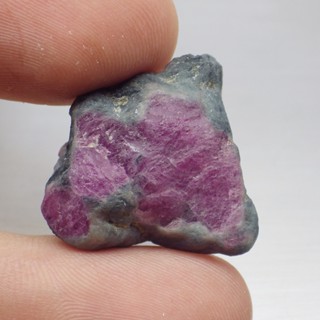 พลอย ก้อน รูบี้ ทับทิม ดิบ ธรรมชาติ แท้ ( Natural Unheated Ruby Tanzania ) หนัก 43.85 กะรัต