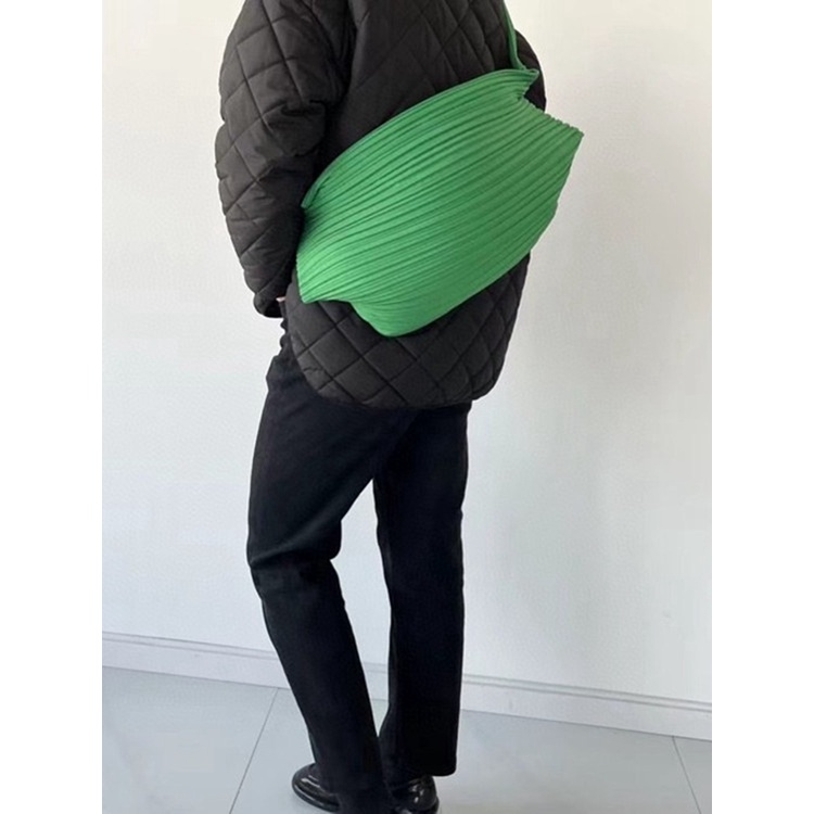 Casual Sports Style Pleated Dumpling Bag Messenger Bagl