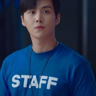 ส่วนลด?ลดราคา✔️Netflix เสื้อยืด ลายกระบะทราย STAFF Han Ji Pyeong - 0|Ra7