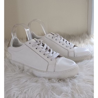 💗Sale 💢ไซส์ 41 Givenchy sneakers สีขาว มีสปาสีบางๆ เอาไปราคาถูกๆ