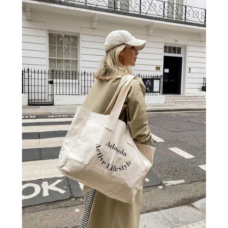 กระเป๋าโท้ตผู้หญิงทําจากวัสดุ Adanola ของ d600 Aesthetic