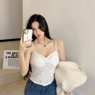 สวยมากค่าาา เสื้อสายเดี่ยว ดีเทล แต่งพันปมอก เสริมฟองน้ำดูมๆ แต่งชายเสื้อแหลมสวยเก๋ไม่มีเอ้าท์ค่า สวมใส่เข้ารูปทรง