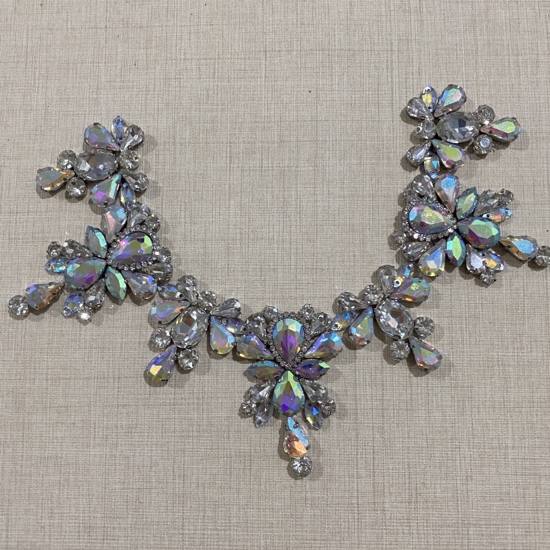 Bee-wht01 Erica ชุดคริสตัลสีขาว AB เลื่อมคอโซ่ชุดแต่งงานพรีเมี่ยม