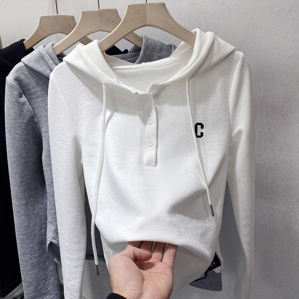 เสื้อยืดแขนยาว มีฮู้ด ปักลายตัวอักษร C สีขาว แฟชั่นบอททอม สําหรับผู้หญิง มี 3 สี