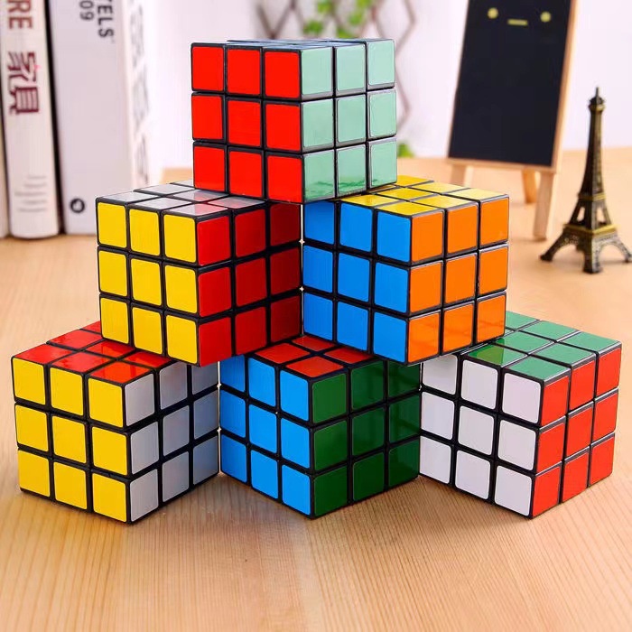 รูบิคแบบ 3x3 น้ำหนักเบา ทำจากพลาสติกอย่างดี ลูกบาศก์ฝึกสมอง ของเล่นสำหรับพัฒนาสติปัญญา ฝึกสมอง เพิ่มไอคิว (Rubik's Cube)