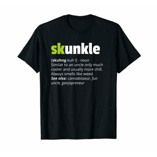 เสื้อยืด พิมพ์ลาย Skunkle Definition An Uncle Only Much Cooler And Chill สีดํา สําหรับผู้ชาย