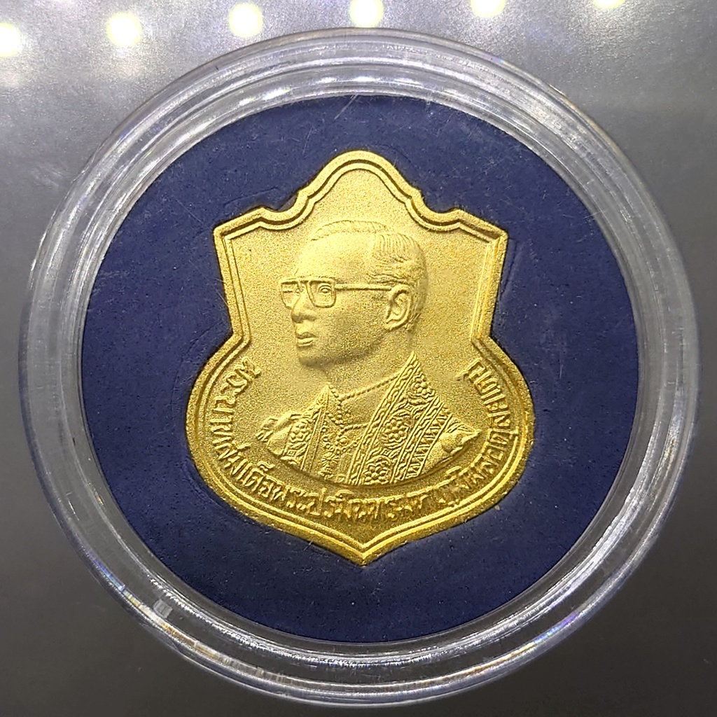 เหรียญเสมา เนื้อทองคำพ่นทราย ที่ระลึก 6 รอบ รัชกาลที่9 มหาดไทยจัดสร้าง พ.ศ.2542 หายาก (หนัก 1 บาท)