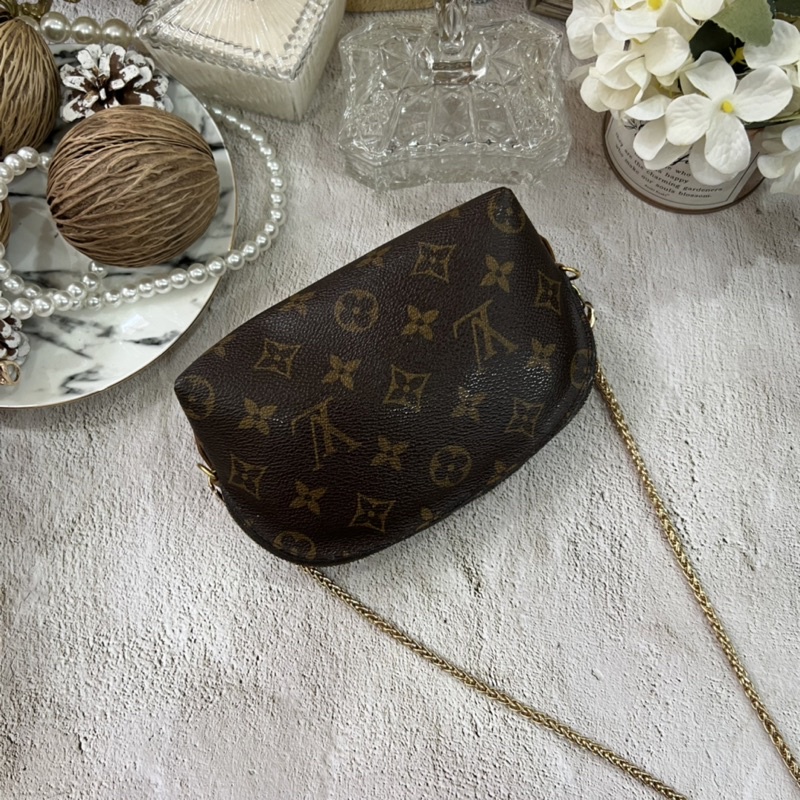 LV cosmetic pouch pm