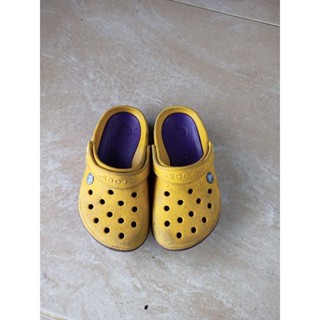 crocs J2 แท้มือสอง สภาพดี