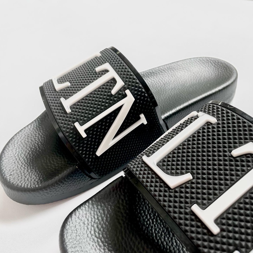 รองเท้าแตะ Vltn Logo