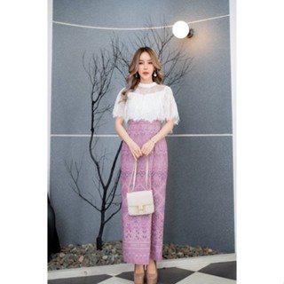 ชุดไทย 2 ชิ้น เสื้อลูกไม้สีขาว มาพร้อมกับกระโปรงลายไทย หนาๆ สวยๆ งานตามหาก็มา