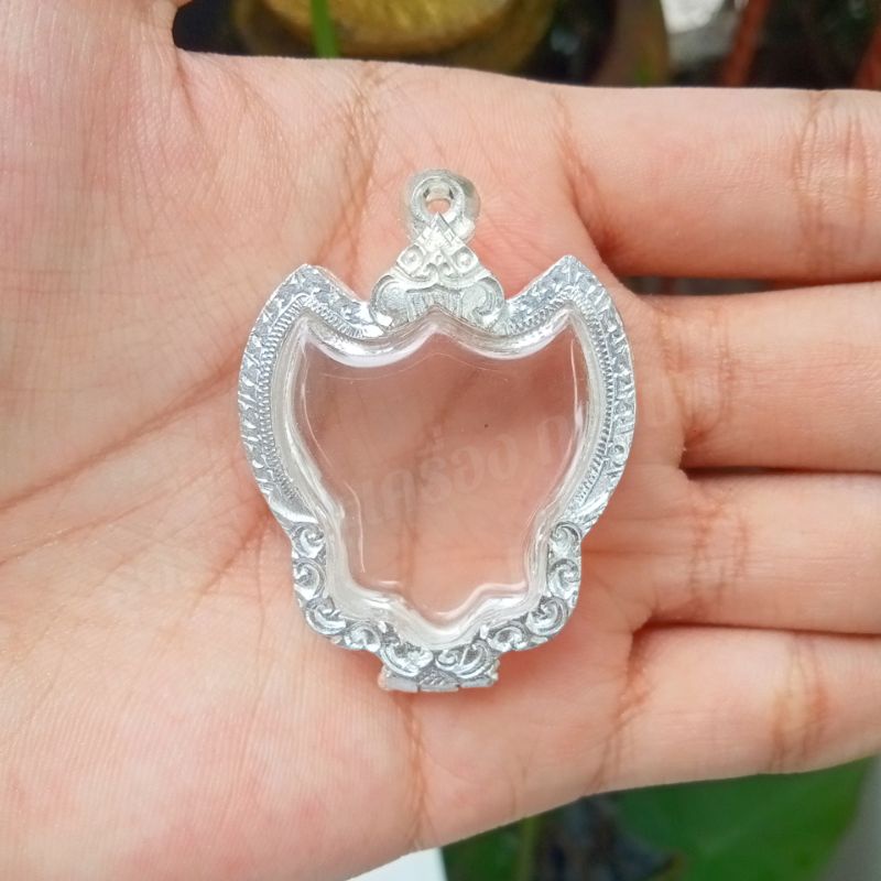 กรอบพระ กรอบพระเงินผสม ครุฑ [ กว้าง2.8*สูง3.0cm(ขนาดจอกระจก) ]