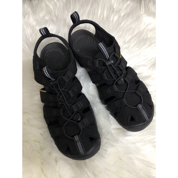 Keen รองเท้าผู้หญิง รุ่น Women's CLEARWATER CNX (BLACK/BLACK)