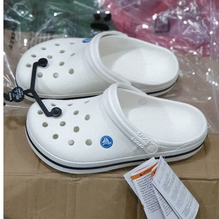 โปรซื้อ1 แถมตุ๊กตา 2ชิ้นฟรี CROCS Crocband Clog Unisex ถูกกว่าshop ร้องเท้าหัวโต ใส่ได้ทั้งชายและหญิง (สินค้าพร้อมจัดส่ง