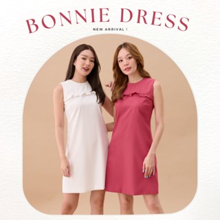 VITAVADEE Bonnie Dress ชุดเดรสคอกลมแขนกุด ตัดต่อระบายด้านหน้า