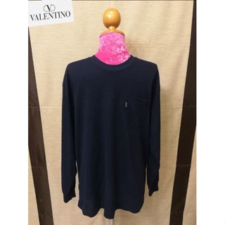 RODHOS VALENTINO​ Brand_2nd hand เสื้อยืดแขนยาวคอกลม​ผ้าโพ​ลีเอสเตอร์​💯​%Size​L​แท้มือสองกระสอบนำเข้า​Made in  China 🇨🇳​