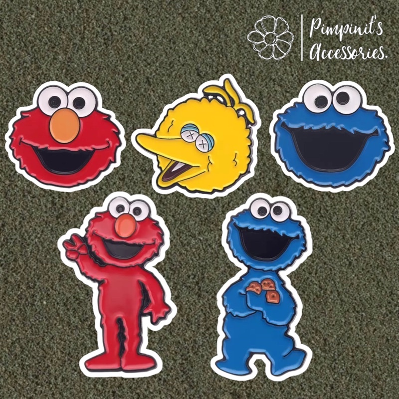 ʕ •ᴥ•ʔ ✿ พร้อมส่ง : เข็มกลัดเอลโม่ เซซามีสตรีท | Sesame Street -  Elmo,Big Bird &amp; Cookie Monster Enamel Brooch Pin Set