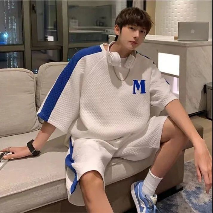 ฤดูร้อนใหม่เสื้อผ้าชุดกีฬาผู้ชายไซส์ใหญ่สไตล์วาฟเฟิลด์แบรนด์แฟชั่นแขนสั้นTเสื้อป่าสบายๆสองชิ้น