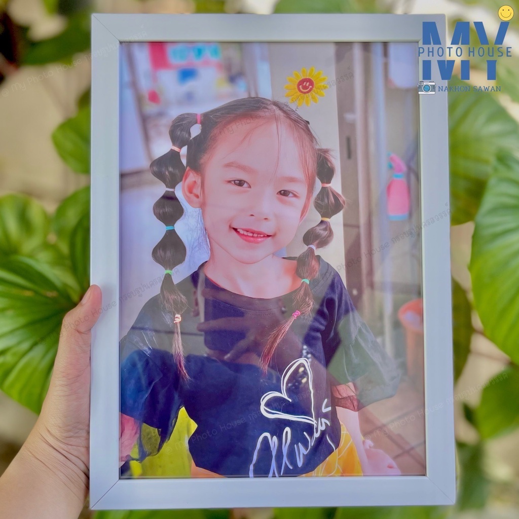 กรอบรูปขนาดA4 สีขาวล้วน ออกแบบฟรี กรอบพร้อมรูป มีขาตั้งพร้อมที่แขวนผนัง