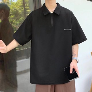 【M-2XL】เสื้อยืดโปโล แขนสั้น คอปก มีซิป ทรงหลวม ลายวาฟเฟิล สไตล์เกาหลี สตรีท สําหรับผู้ชาย