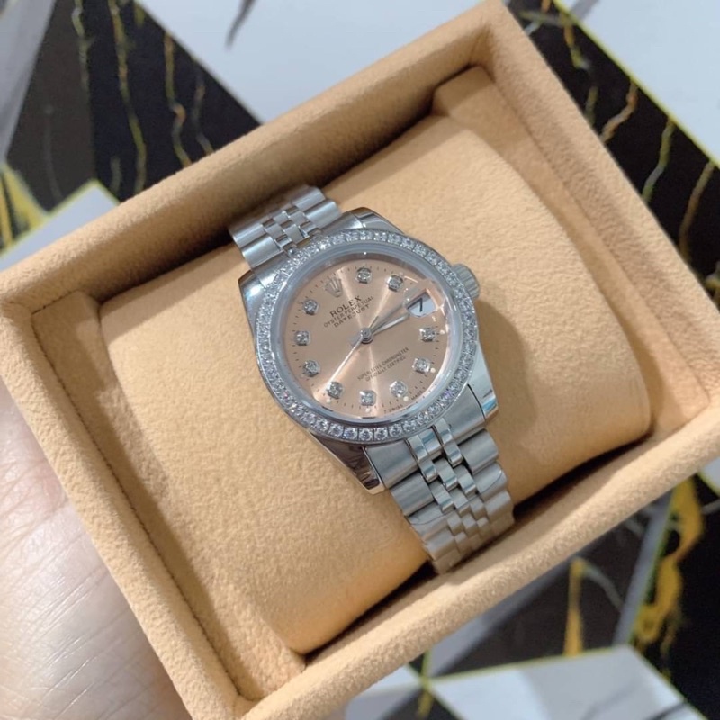 นาฬิกาโรเล็กซ์ Rolex สีเงินล้อมเพชร ขนาด 31mm ไม่มีกล่อง