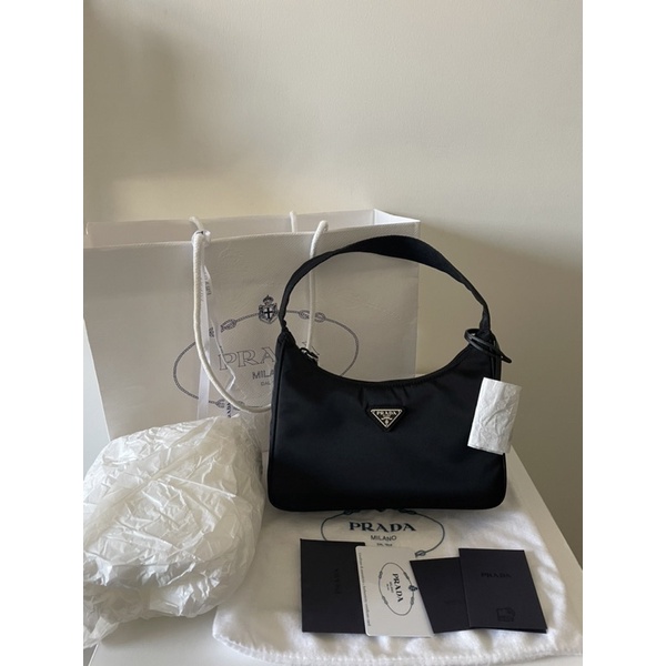 Prada re edition 2000 Y.22 หูผ้า