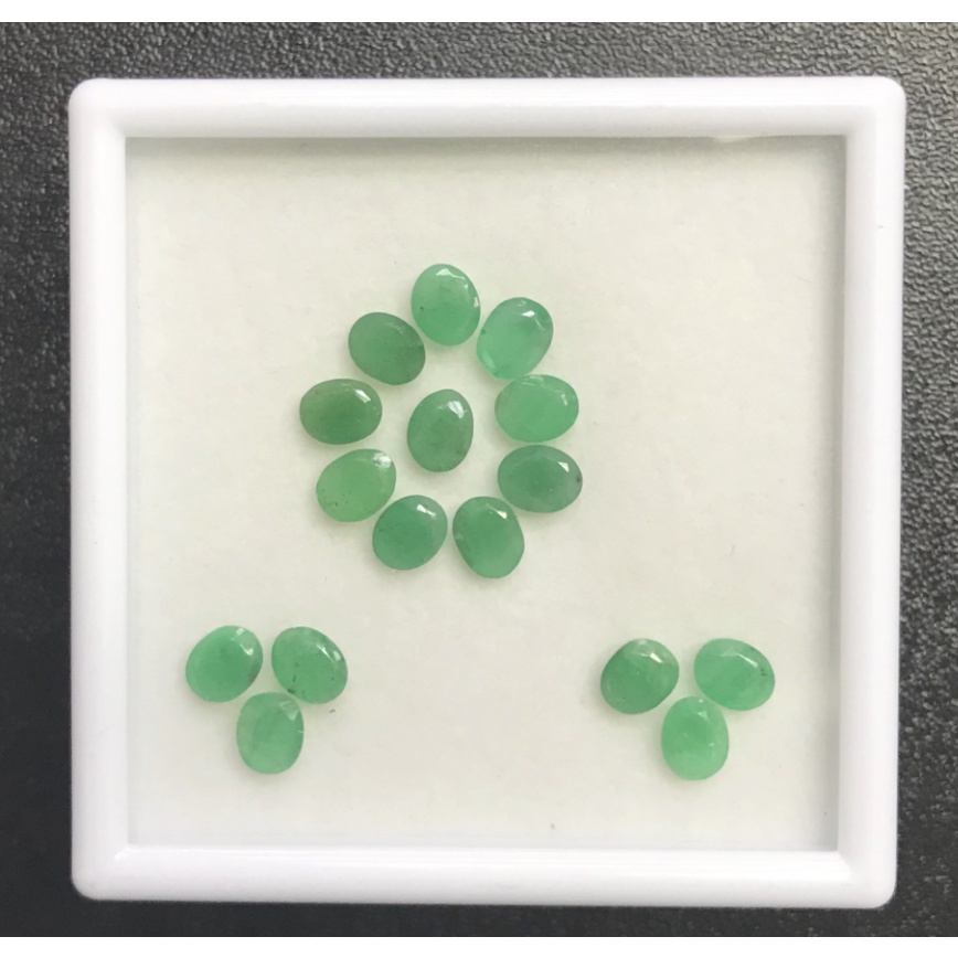 SALE💥💥16 ชิ้น 5x4 มม. รูปไข่ 💯 % พลอยมรกตธรรมชาติชุดล็อต 16 pcs 5x4mm oval shape 100% natural emerald gemstone lot set w