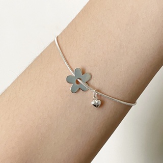 vela.cheeva : *silver925 / bracelet สร้อยข้อมือเงินแท้ จี้ดอกไม้+หัวใจจิ๋ว ( ความยาว 16 cm )